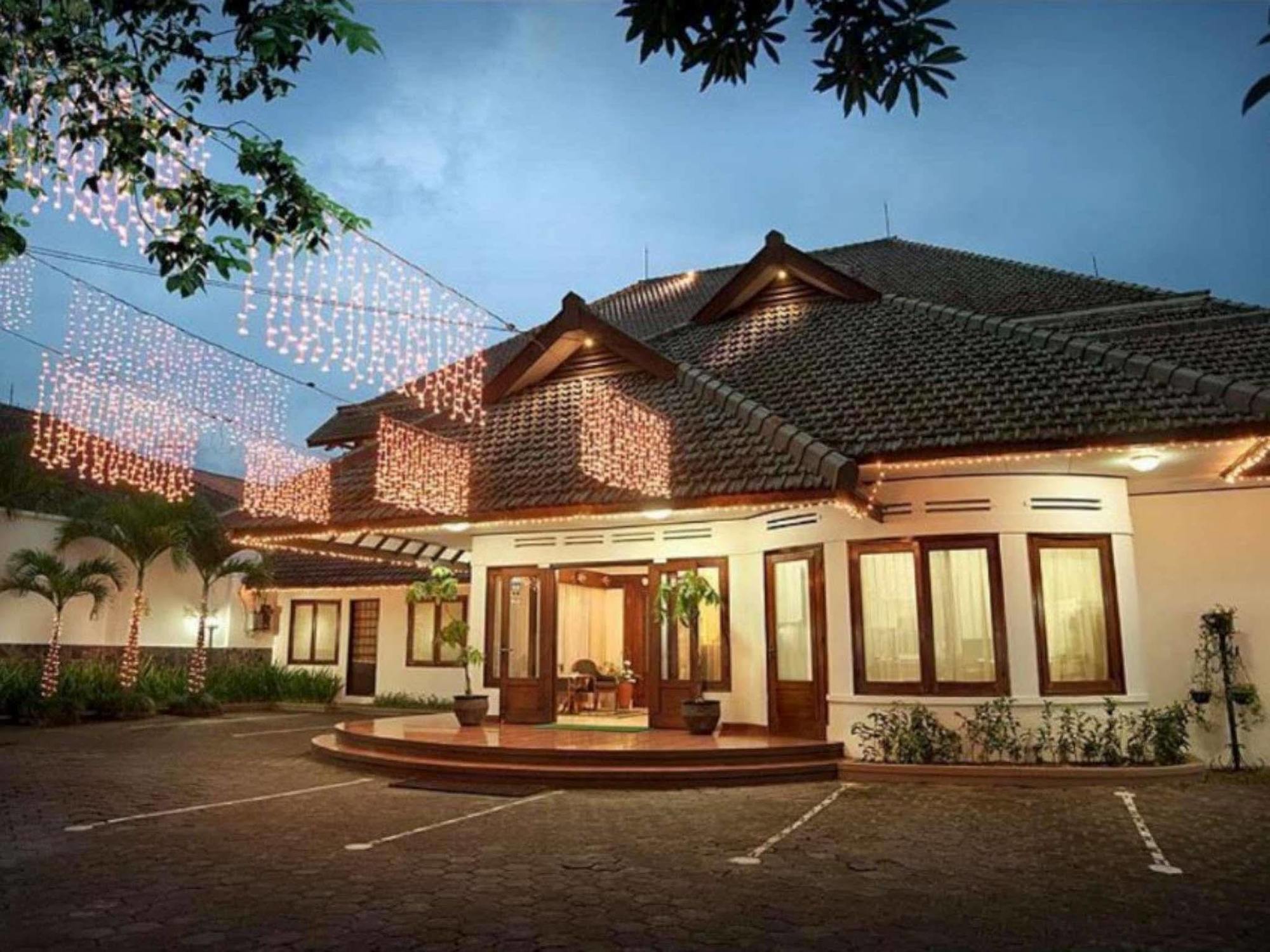 בנדונג Paniisan Hotel מראה חיצוני תמונה